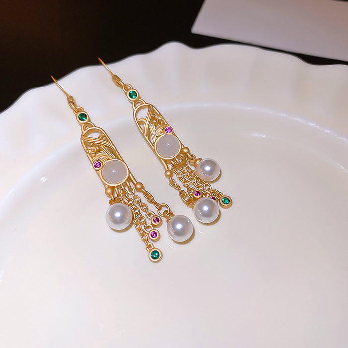 Wholesale Silver needle zircon round artificial pearl earrings high-end luxury retro earrings unique French design earrings