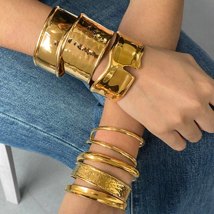 Wholesale Stainless steel exaggerated gold bracelet with high-end feel, open bracelet made of titanium steel, and hand jewelry