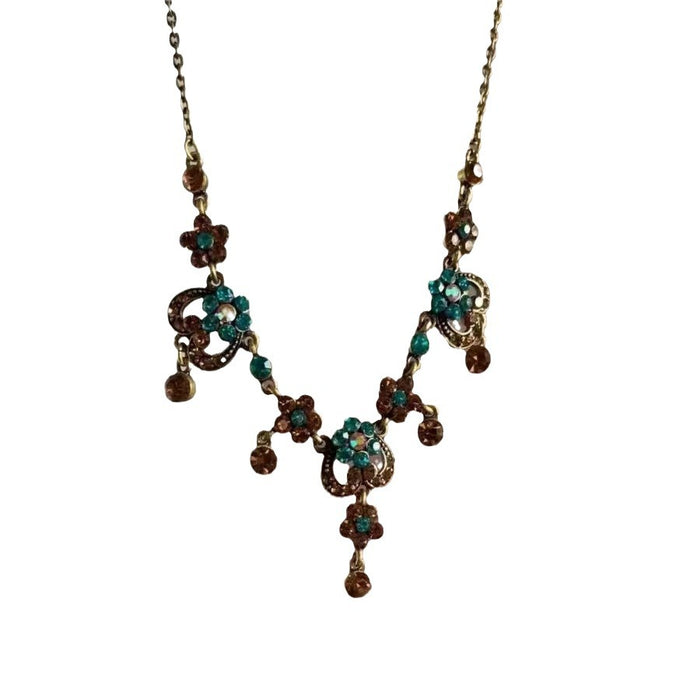 Wholesale Love flower pendant necklace, retro temperament, high-end feel, heavy-duty antique collarbone chain