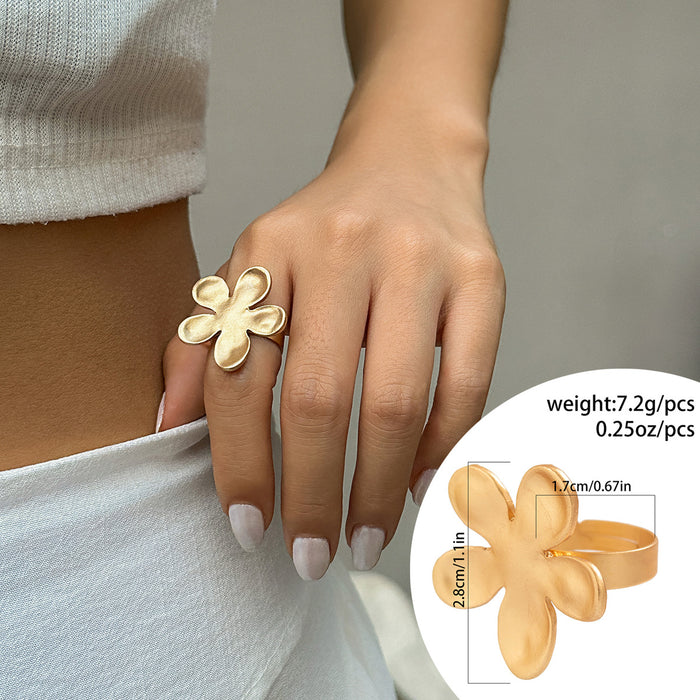 Wholesale Disc pleated metal ring Simple irregular niche flower jewelry