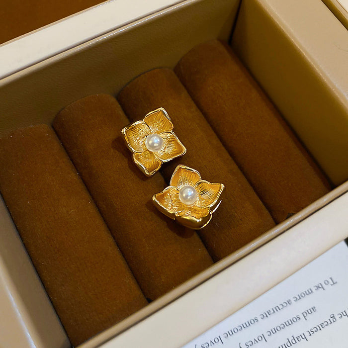 Wholesale Silver needle zircon round artificial pearl earrings high-end luxury retro earrings unique French design earrings