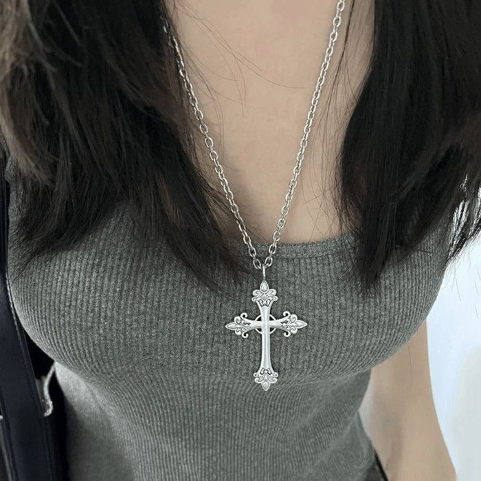 Wholesale Small niche design silver cross pendant retro necklace accessory