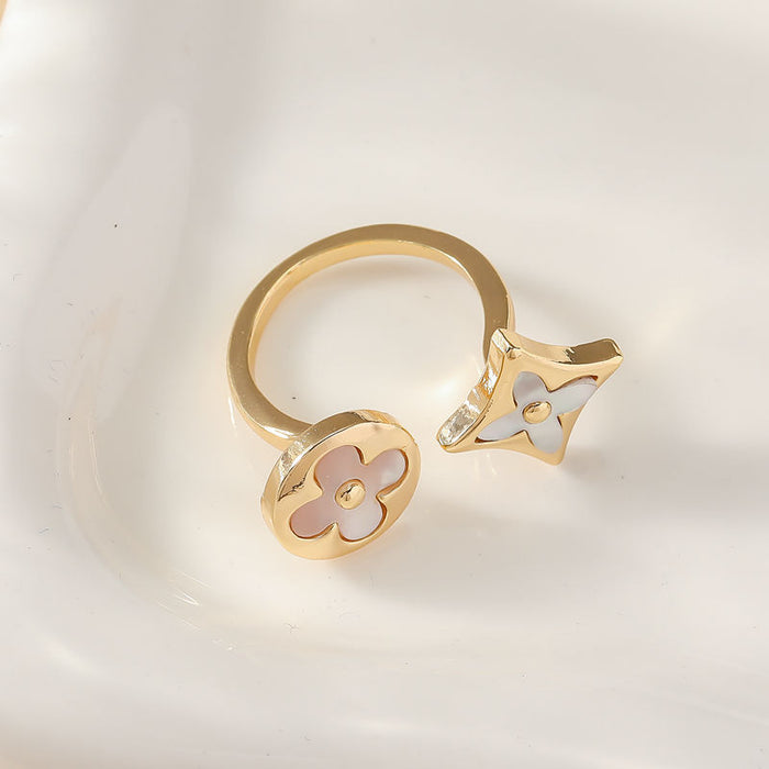 Wholesale Four leaf clover ring exudes a luxurious and timeless aura. It features a fashionable and versatile index finger ring