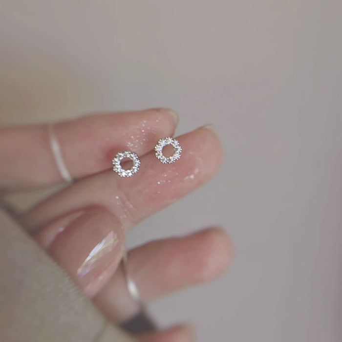 Wholesale Earstuds for women, simple and niche earrings, new accessories