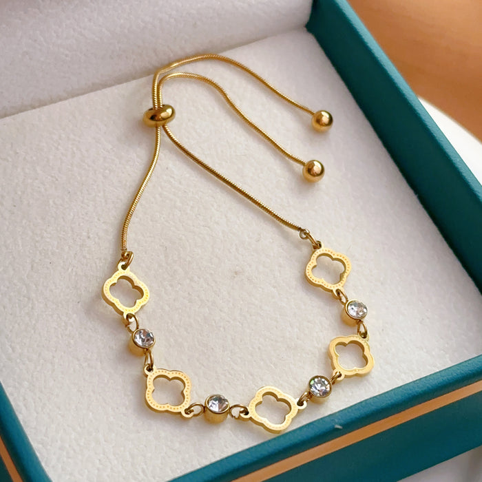 Wholesale New hollowed out clover pull-out bracelet made of titanium steel with diamonds, niche high-end handmade accessories wholesale