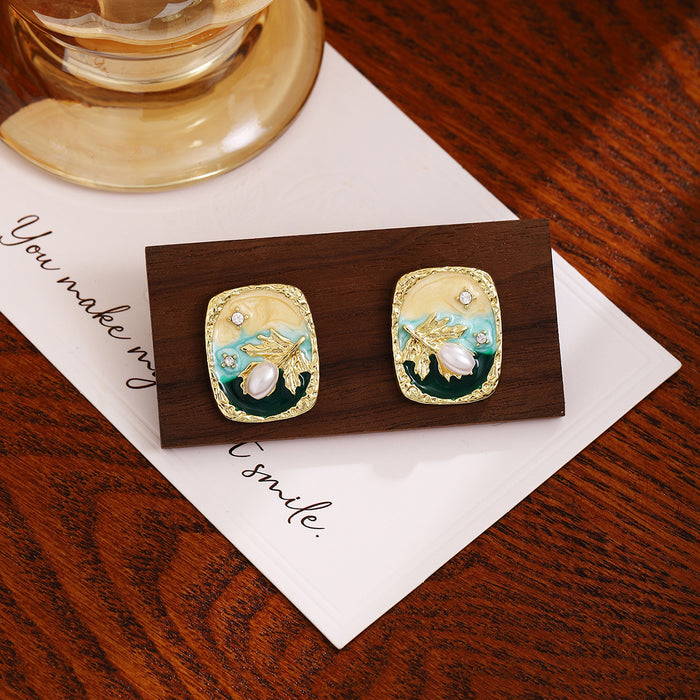 Wholesale Retro Zinc Alloy Earrings with Green Flower Design Jewelry Accessory