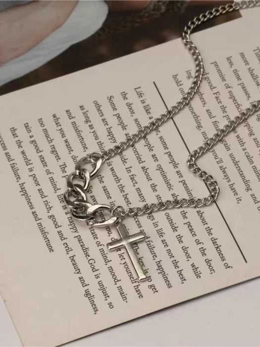 Wholesale Necklace for men with a niche design, wrapped and layered versatile collarbone chain pendant