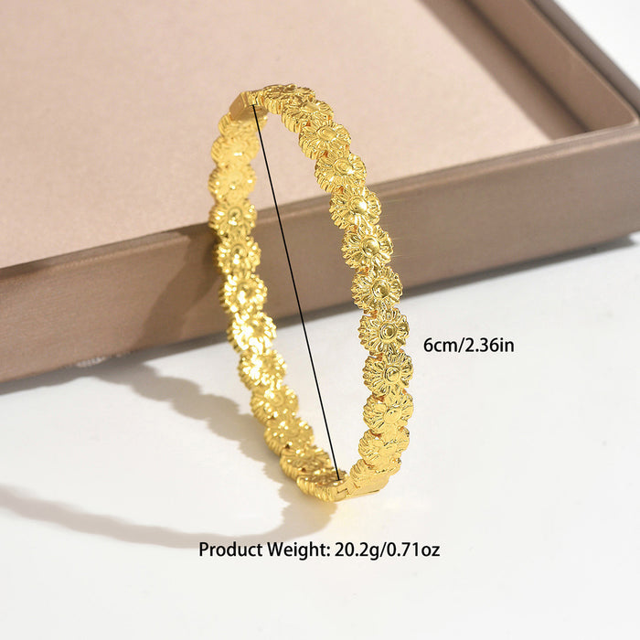Wholesale Women S Titanium Steel Bracelet Featuring Three Flowers Four Leaf Clover With Electroplated Finish For Everyday Fashion Accessory