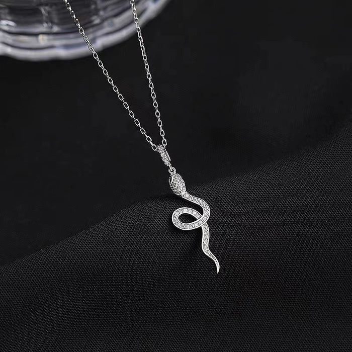 Wholesale Necklace with niche design, pendant with collarbone chain, versatile accessory