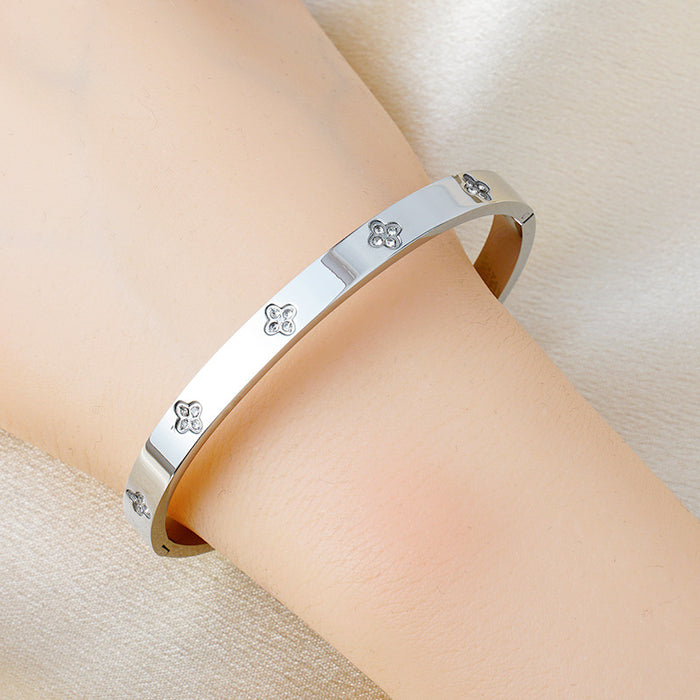 Wholesale Four leaf clover diamond inlaid bracelet, fashionable and simple bracelet, gold-plated stainless steel bracelet