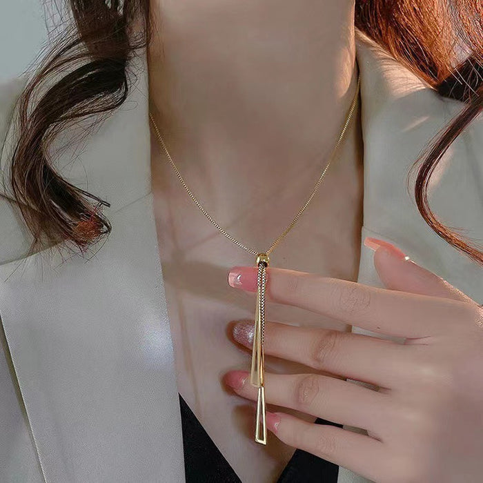Wholesale Sweater chain, trendy necklace, light luxury, niche, high-end, long style, paired with base shirt accessories
