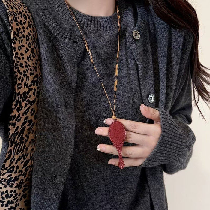 Wholesale Hollow flower heart-shaped necklace sweatshirt chain, fashionable and high-end sweater chain