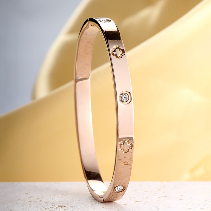 Wholesale Six-diamond four-flower zircon titanium steel bracelet