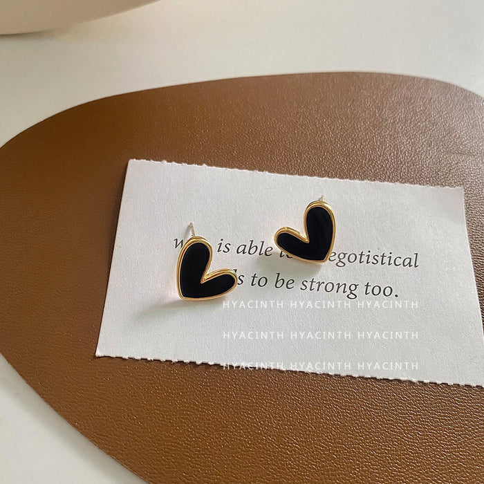 Wholesale Fashionable Love Earrings, Light Luxury, Versatile for Daily Use, Pearlescent White Peach Heart Ear Accessories