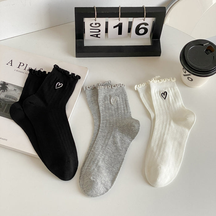 Wholesale Love embroidered socks, thin mesh breathable and sweat absorbing, simple and versatile short tube socks