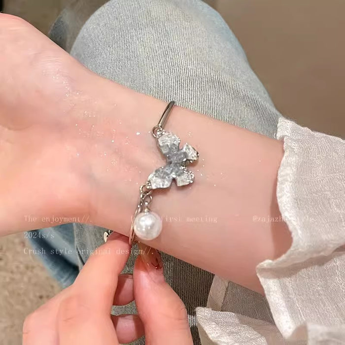 Wholesale Gradient blue crushed stone butterfly bracelet, niche design temperament, handmade pearl butterfly bracelet