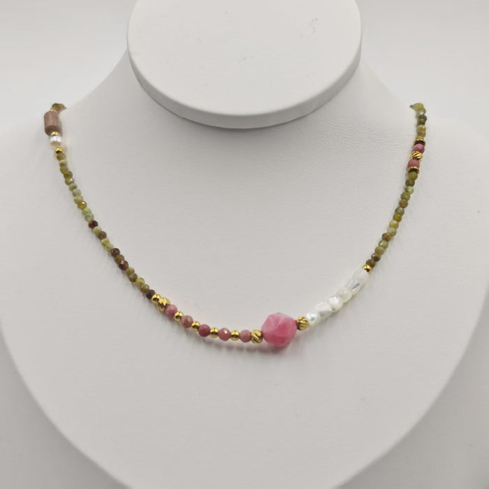 Wholesale Beaded necklace with high-end and niche design, single wear, layered, colorful necklace, pearl