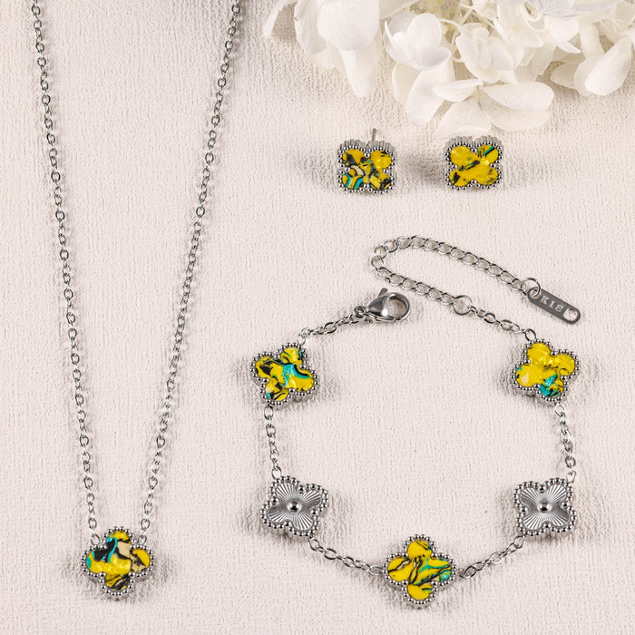 Wholesale Titanium Steel Four-Leaf Clover Three-Piece Jewelry Set: Bracelet,  Necklace,  and Earrings