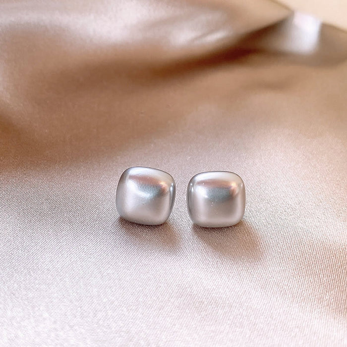 Wholesale Pearl earrings, versatile earrings, silver ear studs