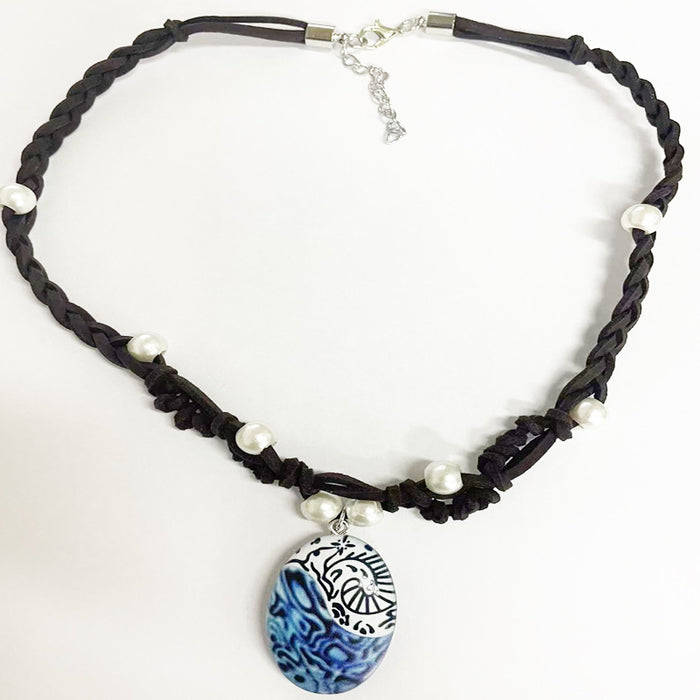 Wholesale Retro minimalist necklace with geometric hollow knot decoration