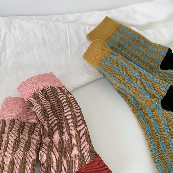 Wholesale Color blocking three-dimensional relief cotton mid tube socks, retro and breathable