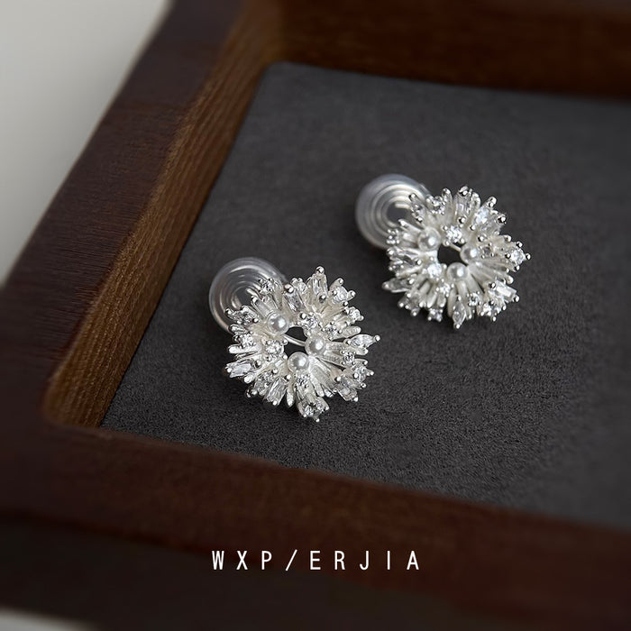 Wholesale Micro inlaid zircon earrings with a cool design feel, ear clips without holes, high-end feel, niche