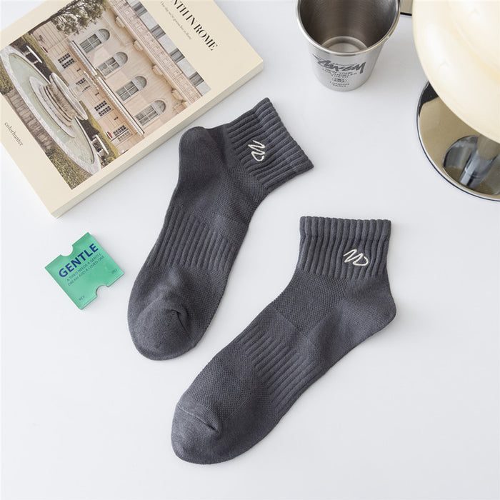 Wholesale Minimalist low cut short tube socks embroidered with letters, trendy sports