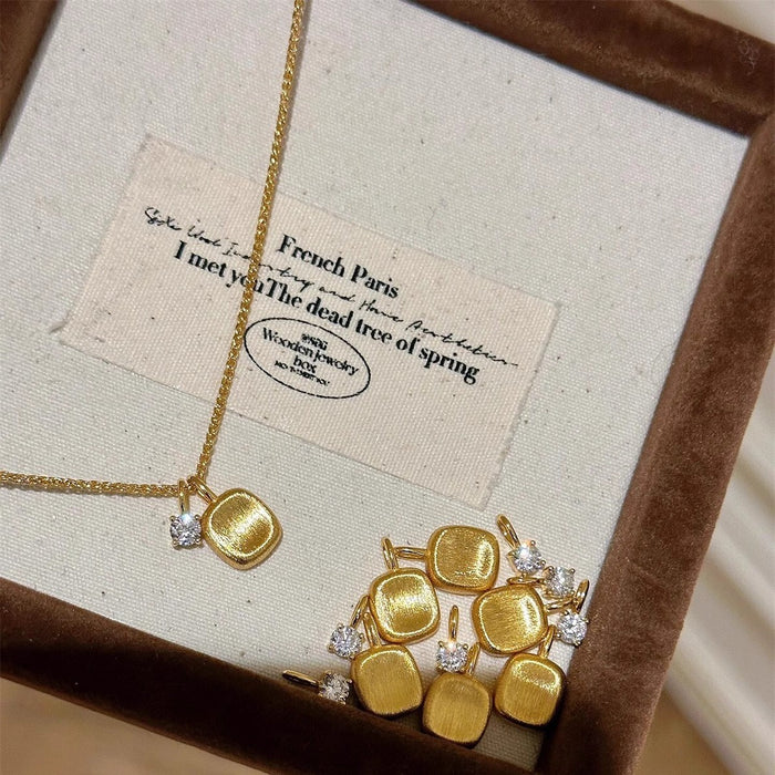 Wholesale Fashionable, niche, high-end, block zircon, exquisite and versatile temperament, high-end collarbone chain