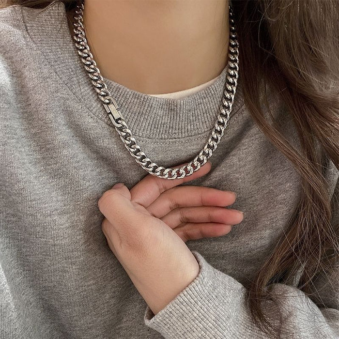 Wholesale titanium steel Cuban men's necklace fashion brand all-match sweater chain does not fade girl's clavicle chain with jewelry chain