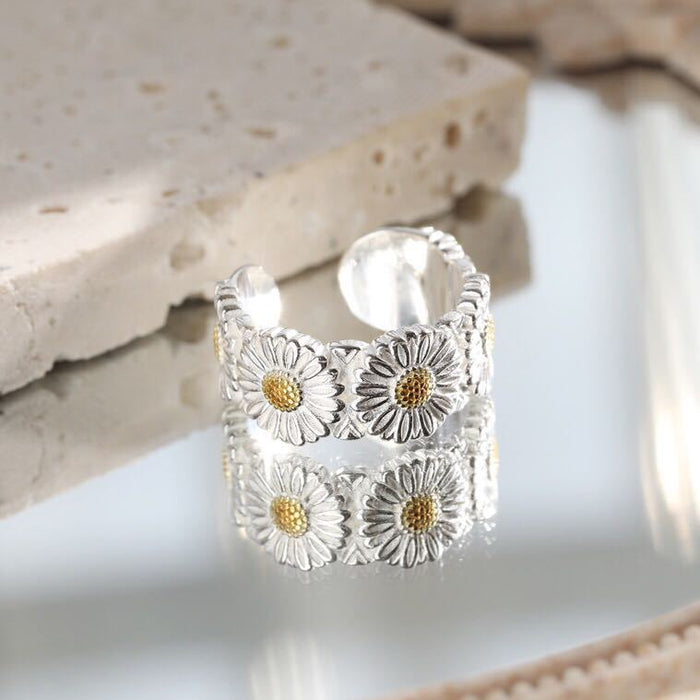 Wholesale Minimally designed daisy ring for men and women, niche sunflower couple ring