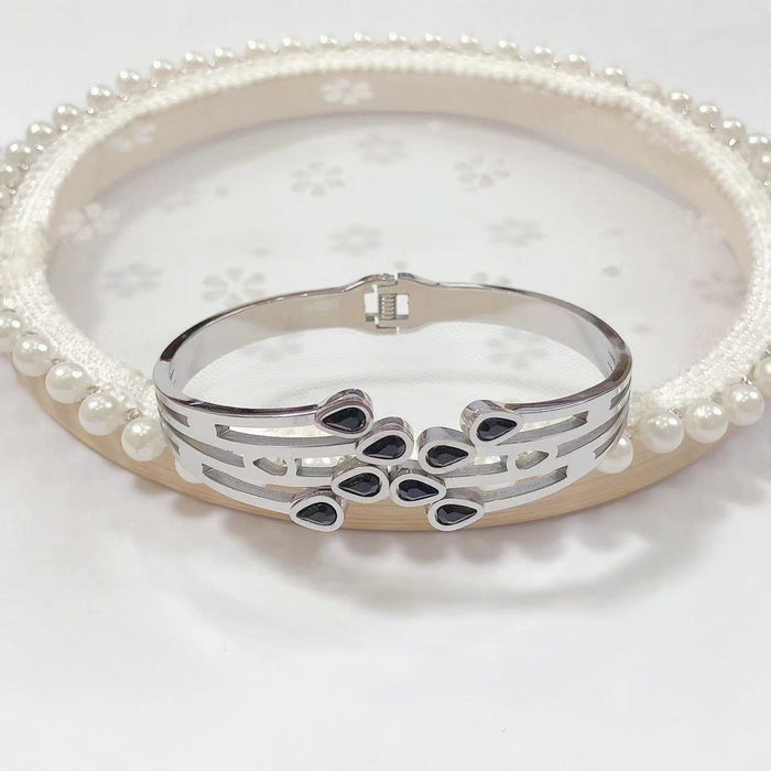 Wholesale Titanium steel color-preserving bracelet with diamond setting