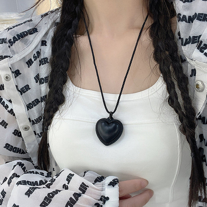 Wholesale Leather heart necklace with peach hearts, versatile and adjustable heart-shaped necklace