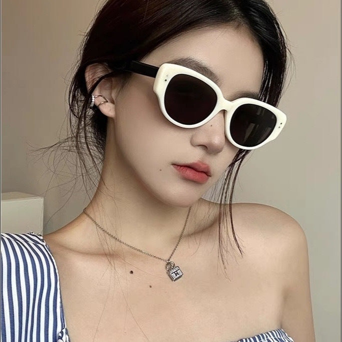 Wholesale Beige sunglasses for women's summer high-end sense, new sunglasses for men's sun protection, internet famous retro fashion glasses