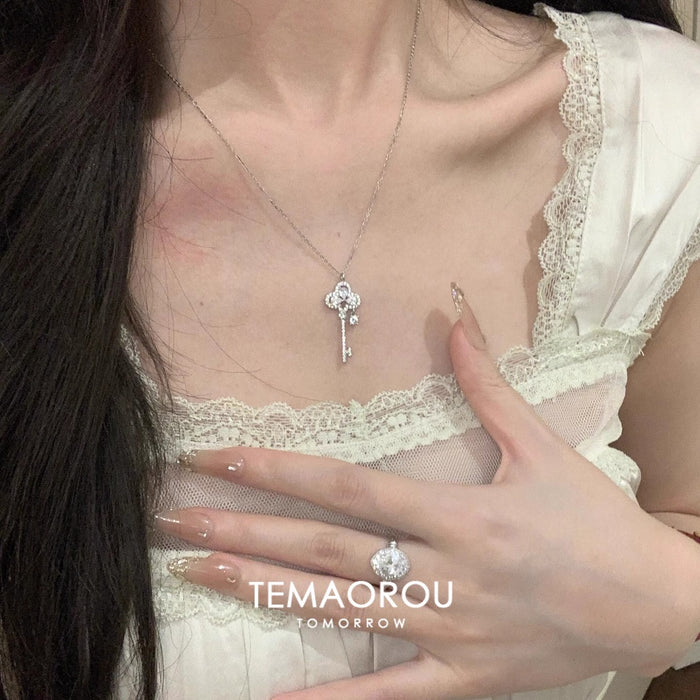Wholesale Crown Key Pendant Clavicle Chain,  Light Luxury and High-End Feel,  Versatile Silver Jewelry,  New Spring and Summer Necklace