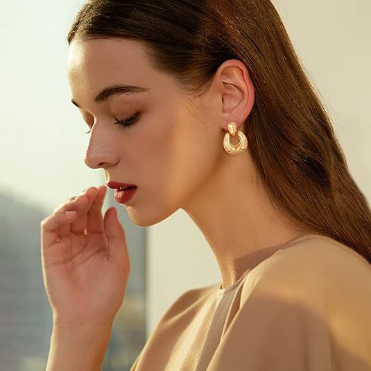 Wholesale Fashionable, unique, exaggerated metal earrings, niche design, high-end feel, irregular earrings