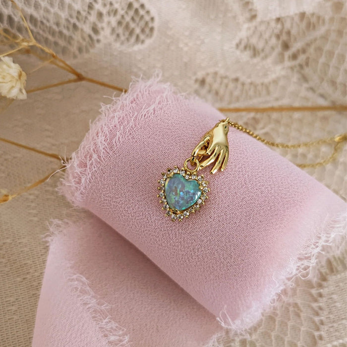 Wholesale High color preservation colored palm heart-shaped necklace pendant, neckchain that does not fade
