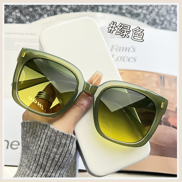 Wholesale Sunglasses for women, UV resistant polarizing lenses, ultra light and trendy men's sunglasses