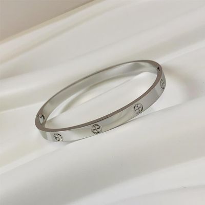 Wholesale Titanium Steel Four Leaf Clover Open Bangle With Crystal Row Stylish Everyday Jewelry Accessory Gift For Women