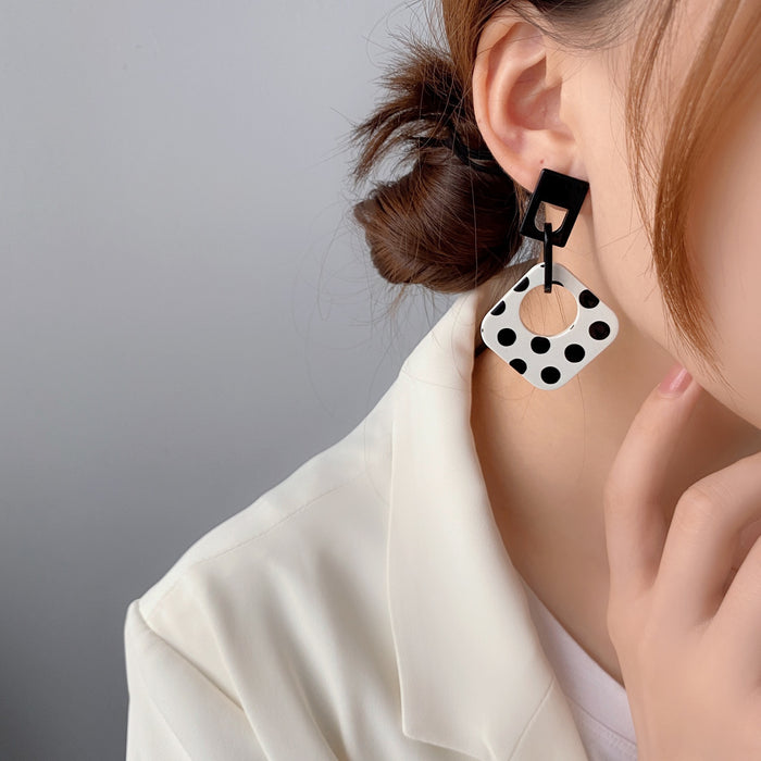 Wholesale trend wave point geometric earrings silver pin personality fashion acrylic earrings
