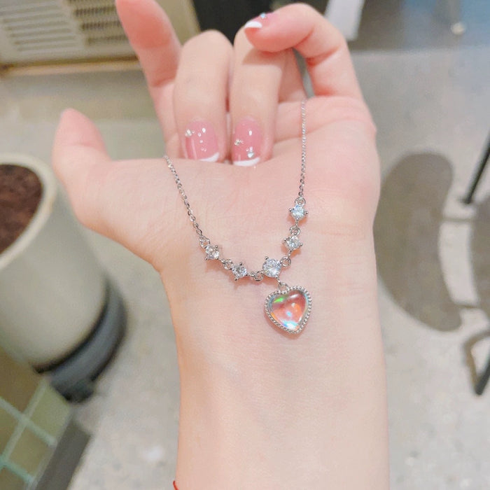 Wholesale New high-end zircon heart-shaped necklace with light luxury and niche design, diamond studded heart-shaped pendant