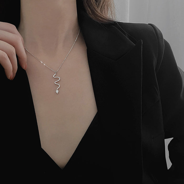 Wholesale New light luxury sparkling diamond snake necklace with niche design, personalized temperament, collarbone chain, versatile sweater chain, neck chain