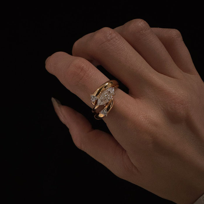 Wholesale Personalized and unique wide diamond ring, fashionable ring, new niche design, high-end layering ring