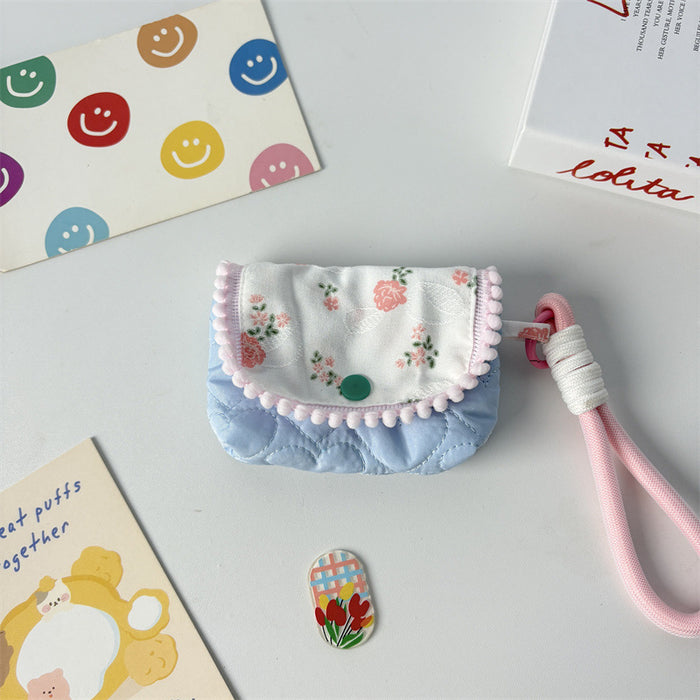 Wholesale Stylish Floral Quilted Card Purse And Coin Wallet Snap Closure Cute Heart Design Multifunctional Pendant Bag For Women Fashion Accessory