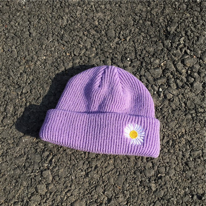 Wholesale Daisy Embroidery Solid Color Acrylic Knitted Wool Hat JDC-FH-YBQX004