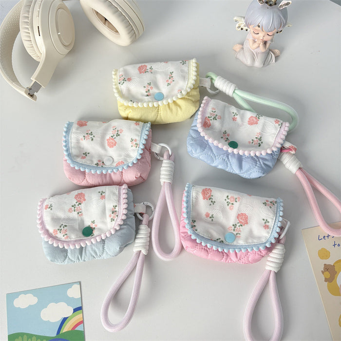 Wholesale Stylish Floral Quilted Card Purse And Coin Wallet Snap Closure Cute Heart Design Multifunctional Pendant Bag For Women Fashion Accessory