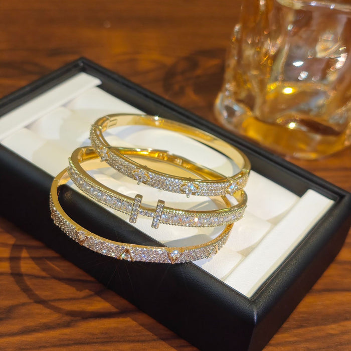 Wholesale Letter Flower Bracelet Light Luxury Bracelet Flash Jewelry for Women