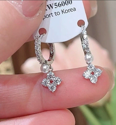 Wholesale Zircon Four-Leaf Flower Necklace Earrings Bracelet Ring Set