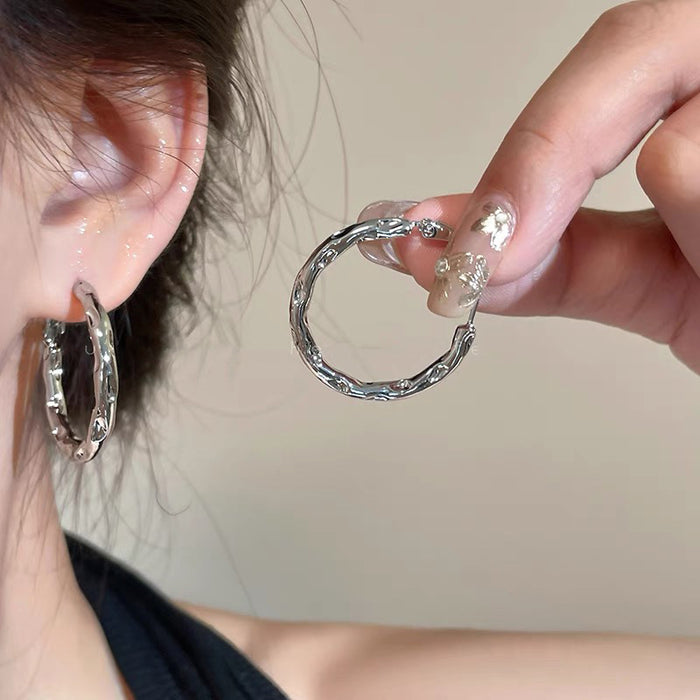 Wholesale Silver needle earrings with circular earrings, light luxury and high-end feel. Exaggerated large earrings and earrings