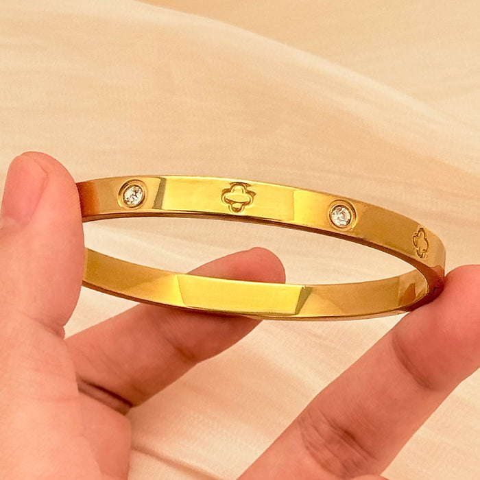 Wholesale Gold Titanium Steel Bangle Set 3 Piece Clover Studded Jewelry For Women Fashion Accessory Gift