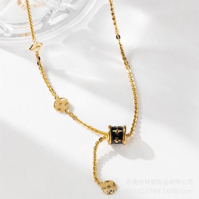 Wholesale titanium steel flower leather small man waist four-leaf necklace